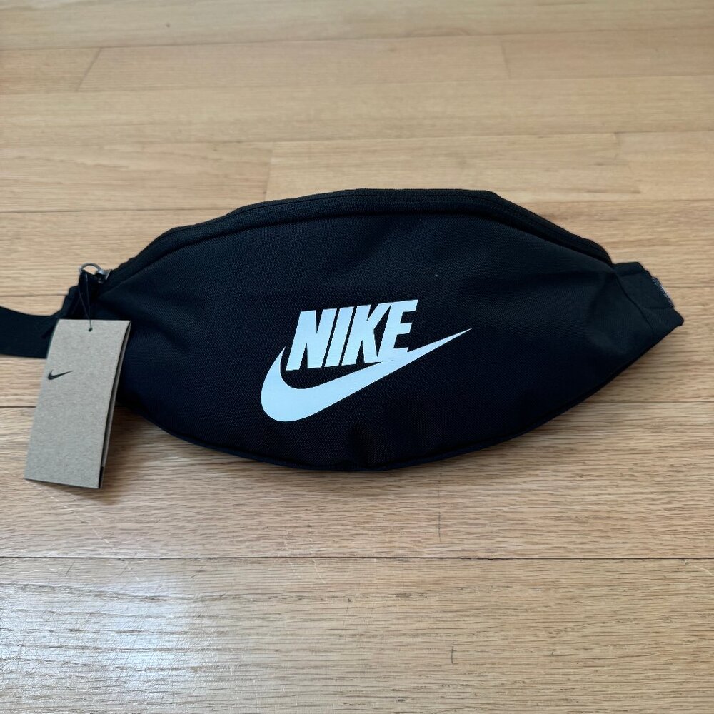 Nike Heritage Waistpack 3L DB0490-010 in Black